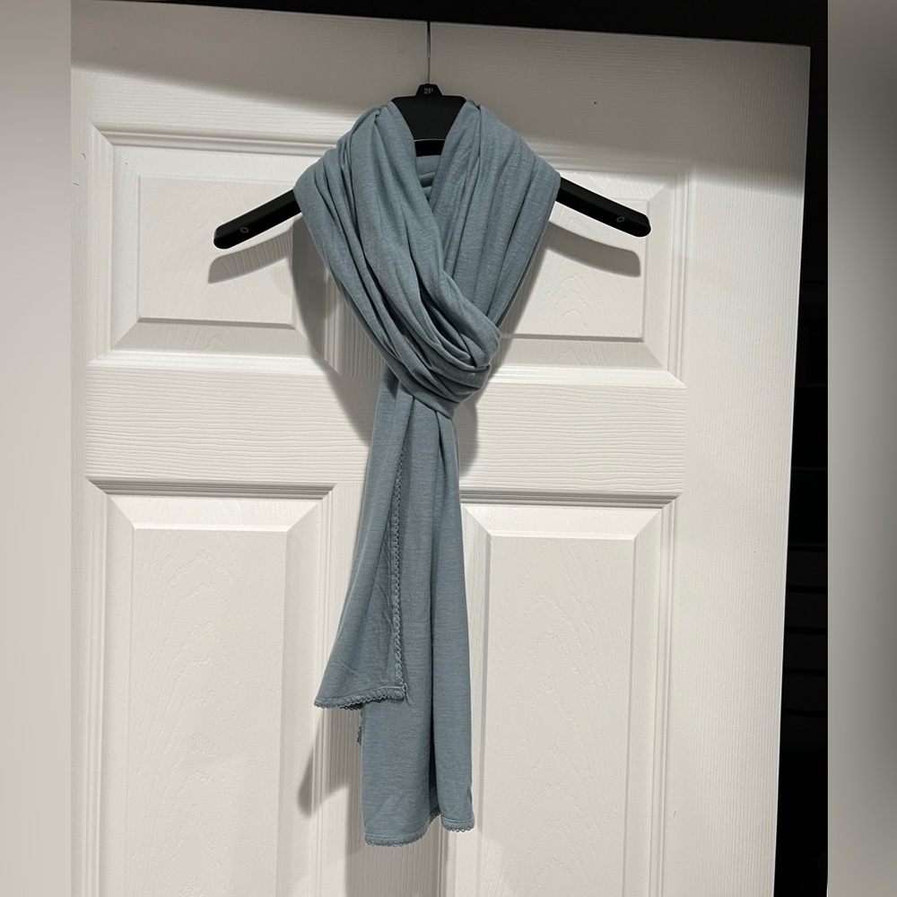 Gap scarf in light blue color approximately 80”x23”, 70% rayon, 30%tencel